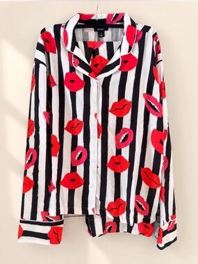 Nasty Gal Kiss Print Striped Pajama Set NWT - Size Medium 💋